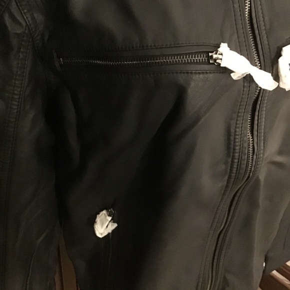 🔥HOST PICK! BNWT GOODFELLOW AND CO MOTO VEGAN LEATHER JACKET - Picture 4 of 9